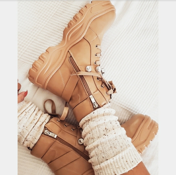Sleigh Ride collection// nude combat boot - Picture 6 of 6